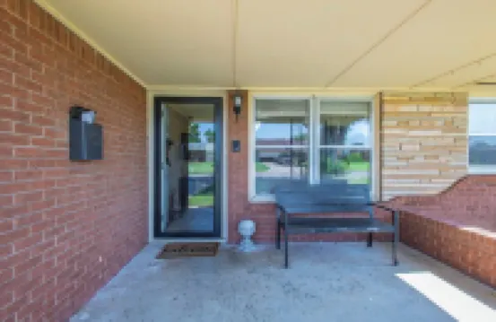 Spacious 3-Bedroom Home - Pet Friendly with Fenced Backyard