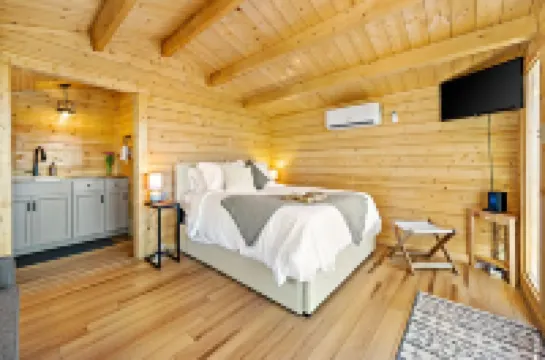 Romantic Treehouse with Hot Tub, Waterfall, Hiking, Swinging Bridge & Goats