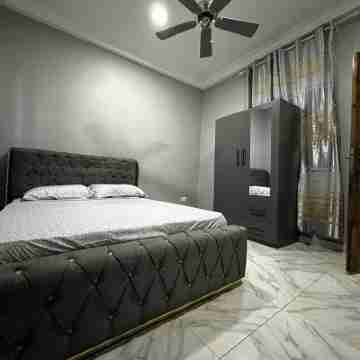 Modern 2-Bedroom Apartment Near Beach - Rose Villa Accra Suite G1 Rooms