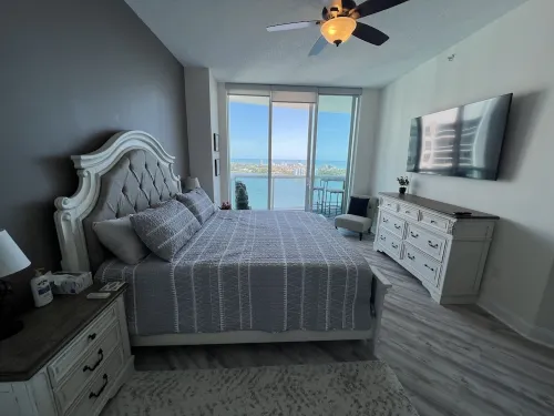 25th Floor Penthouse with Ocean Views