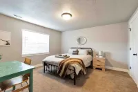 Sleepy Ridge Apt, Self Check-In, Parking