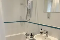 City Centre Luxury Stay! Minutes away from Train Station