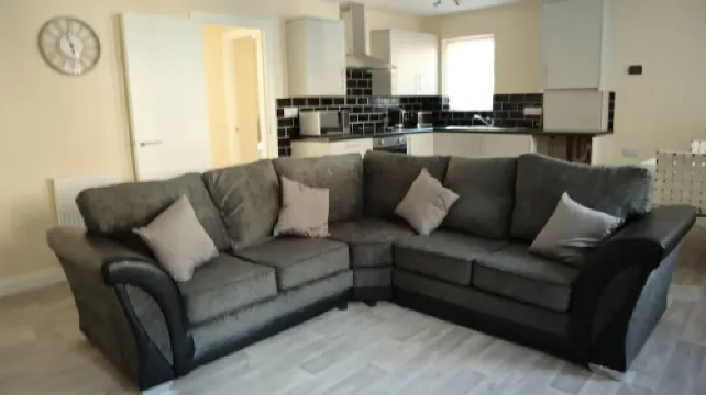 Luxury 2 bed open plan apartment with free internet services