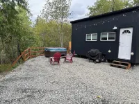 Highland Hideaway at the RMR Farmstead with Hot Tub Hotels near Jesus Name Pentecostal Church