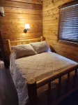 Cozy 2-bedroom Cedar cabin in charming Sequoia National Park with WiFi
