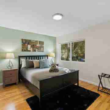 Splendid Bungalow w Game Room near Stanford Meta IKEA in Menlo Park Rooms