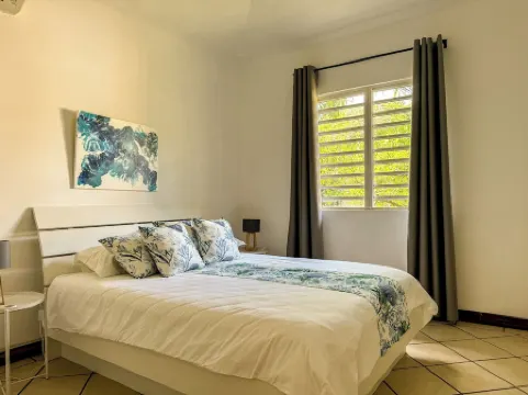 Spacious 5-bedroom villa in wonderful Rivière Noire with WiFi, AC