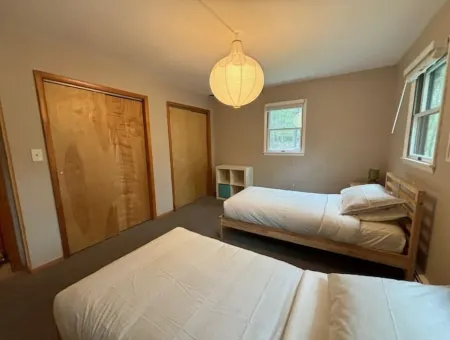 3-BR Cottage w/ Game Room, Firepits, Lake Nearby in Highland Lake Отели в г. Хайленд