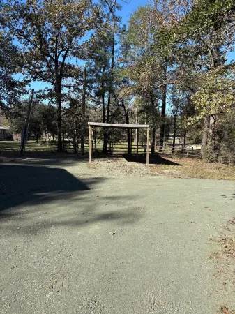 Fishing Camp 1-bedroom/Loft cabin in delightful Brookeland with AC, WiFi