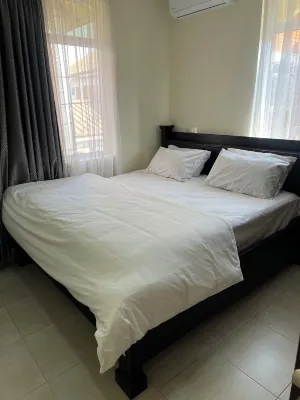 Cozy 4-bedroom house in lovely KAS Valley Estate, Oyibi, Greater Accra Region Hotels in Tesano