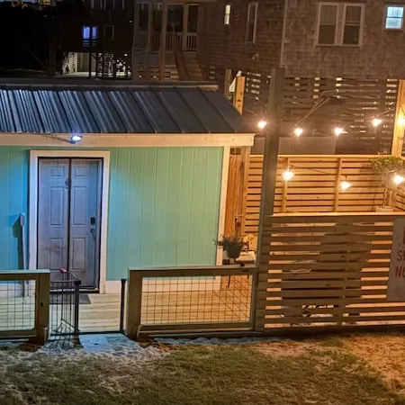 Charming pet friendly studio 350 feet away from the Rodanthe Pier and the beach.