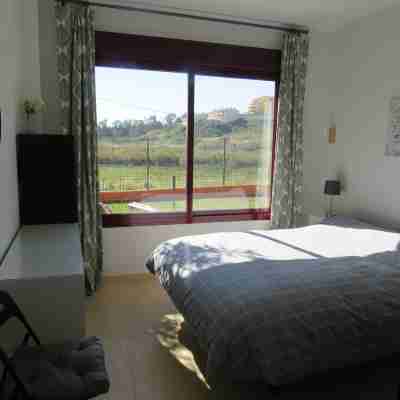 A spacious first floor with views of the vineyards and the sea. Rooms