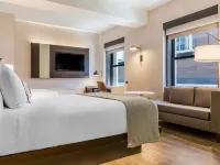 Cambria Hotel Chicago Loop - Theatre District Hotels near Picasso Statue
