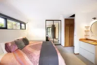 Magical Oceanfront Spot Hotels in Hapuku