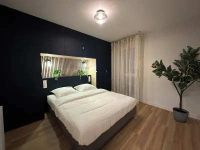 Le Zandoli Bleu Hotels near Fort d’Aubervilliers