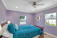 Cheerful 6-Bedroom Villa by the sea with hot tub