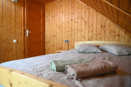 Family-Friendly Retreat with Hot Tub and Draft Beer - 5 Mins from Bear's Lake!