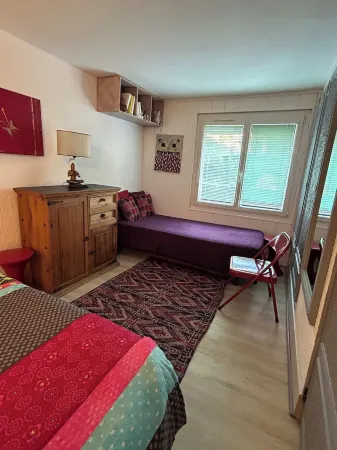 700 m from beaches/coastal path, apartment with separate garden area Отели в г. Бандоль