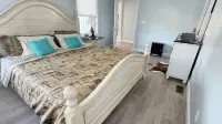 Stunning 3-Story Lakehouse in Sylvan Beach, Sleeps 10, WiFi & Walk to the Beach!