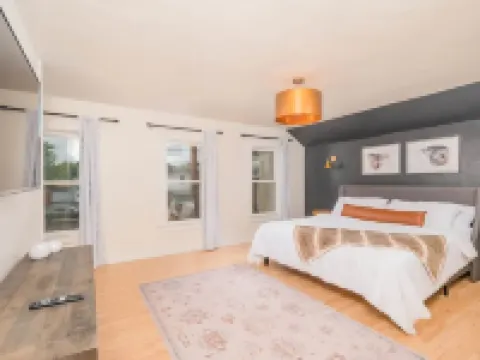 Modern Downtown Living-Appleton Hotels in Appleton