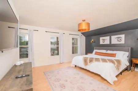 Modern Downtown Living-Appleton Отели рядом с достопримечательностью «Ниенхаус Филд»