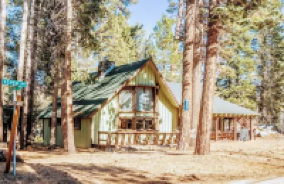 Many Beds! EV Charger! Pets OK! Minutes to Trail of 100 Giants, Sequoias, Rivers