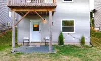 YHZ Cheerful Private Unit 10 min to Airport