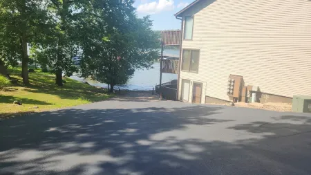 Scenic Lake Escape with Cozy Balcony – Perfect for Morning Coffee!