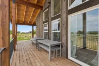 Modern Lakehouse l Slps 34 l Courts + Chefs Kitchen l Bear Lake Haven