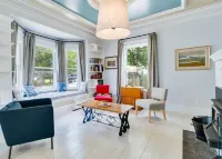 Historic 3-bedroom house with a beautiful garden in oceanfront  Shelburne. Hotels in Shelburne