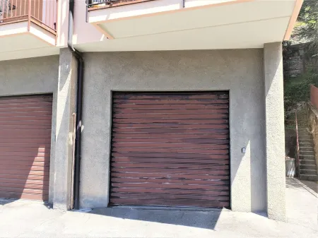 Charming Perledo Retreat with Lake View, Balcony & Parking Отели рядом с достопримечательностью «Кастелло ди Вецио»