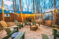Large cabin-Game Room,Hot tub,Kid Friendly