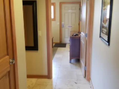 Lake View Condo across from the Public Park and Beach, Downtown Chelan! Hotels in Chelan