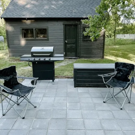 Remodeled cottage with great outdoor space, close to everything - pet friendly! Отели в г. Каско Тауншип