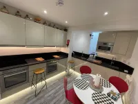 Luxury room with en-suite bathroom in West London . Hotel a Greenford