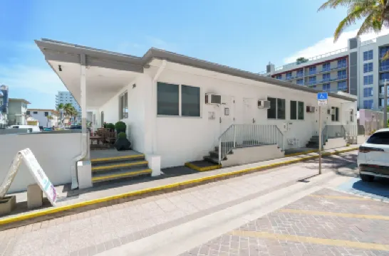 The Pearl Beachside Apartments on Hollywood Beach Hotels near Hollywood Parasail
