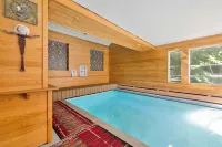 Charming Home with Fireplace and Indoor Pool in Sharon, CT Hotel a Sharon