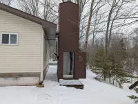 Welcoming off  Grid 2-bedroom Cabin in Skanee. On the Big Huron River Fish camp! Hotels in Arvon Township