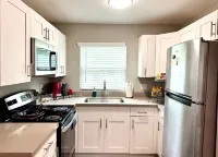 Cozy Montrose studio apartment with free parking & WiFi!