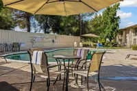 Heritage Inn Express Roseville - Swimmingpools