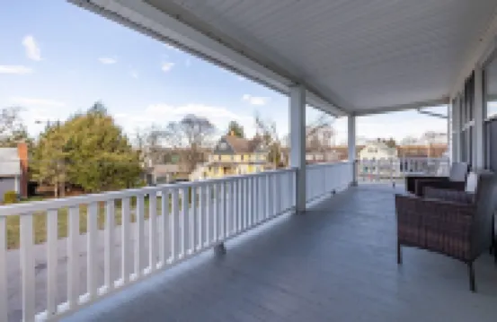 Home with King Bed Near UCONN & ECSU & Hospital