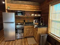 Blackberry Bungalow,,Cozy cabin in charming Longview with WiFi, AC , a