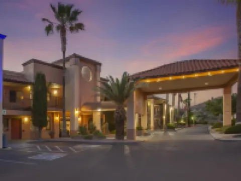 ベストウェスタン カッパー ヒルズ イン グローブのホテル