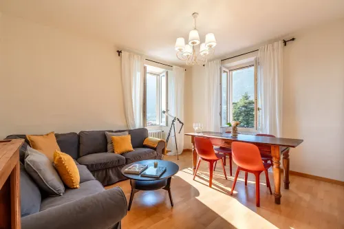 托爾諾之上的露台