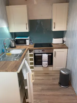 Cosy chalet with breathtaking sea views of the bay. Pet friendly.