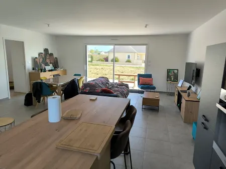 Cosy room with kitchen - Free parking - Near VNB Festival - Jacuzzi.