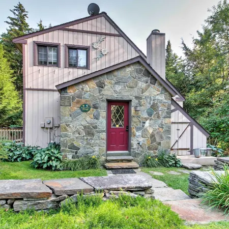 West Dover Vacation Rental w/ Hot Tub Near Mt Snow