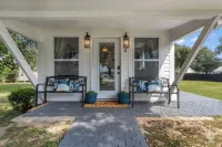 Beachfront Cottage with hot tub