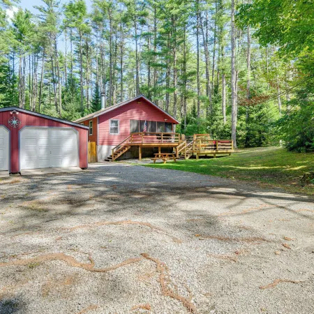 Schroon Forested Retreat w/ Sauna & Hot Tub