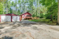 Schroon Forested Retreat w/ Sauna & Hot Tub - Homestays